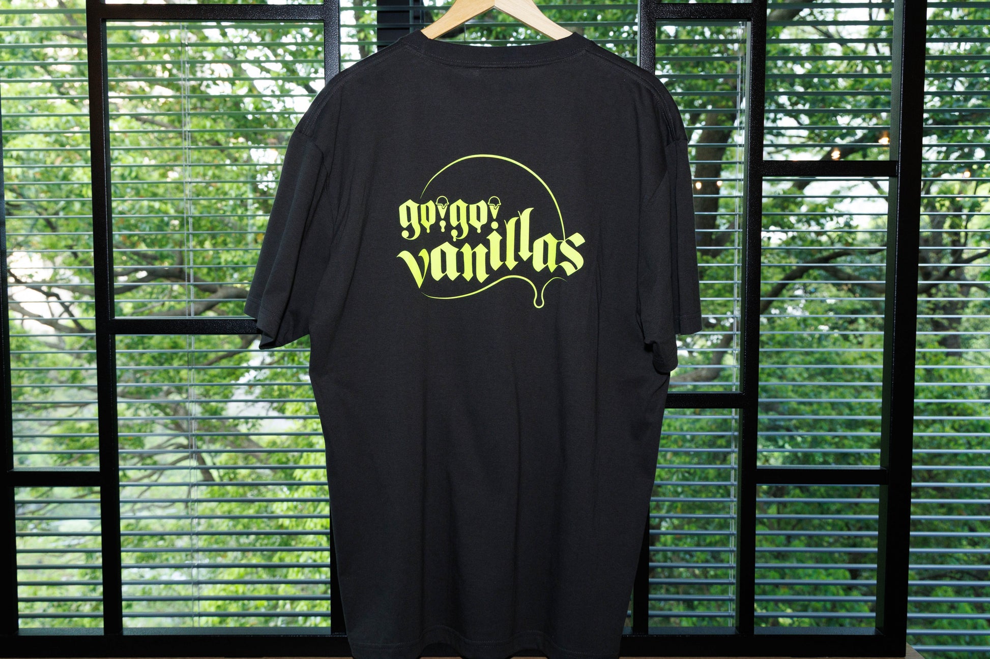 PUFF PRINT LOGO T-shirt Charcoal Black - Medium (JP Size) [go!go!vanillas]