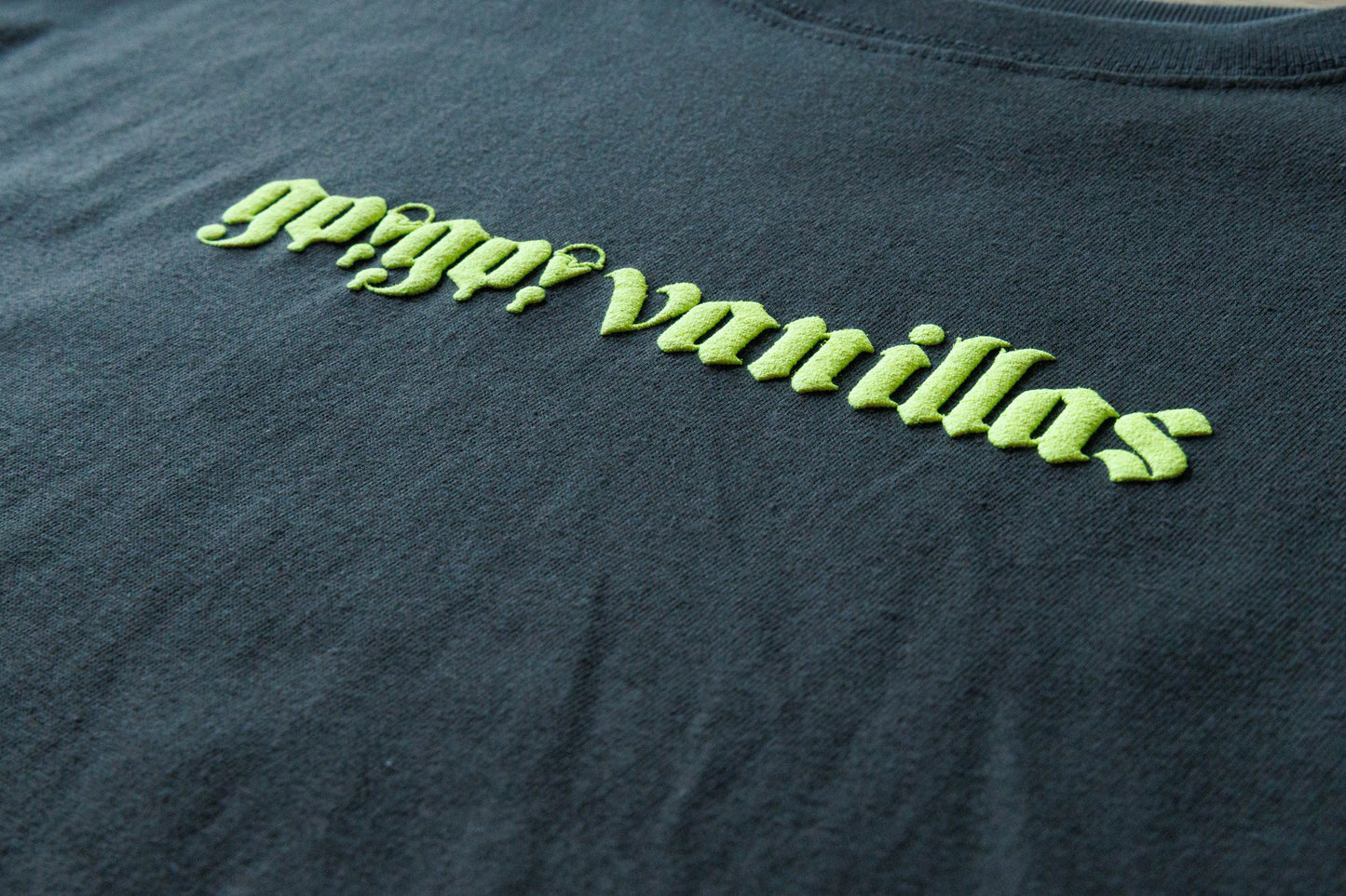 PUFF PRINT LOGO T-shirt Charcoal Black - Medium (JP Size) [go!go!vanillas]