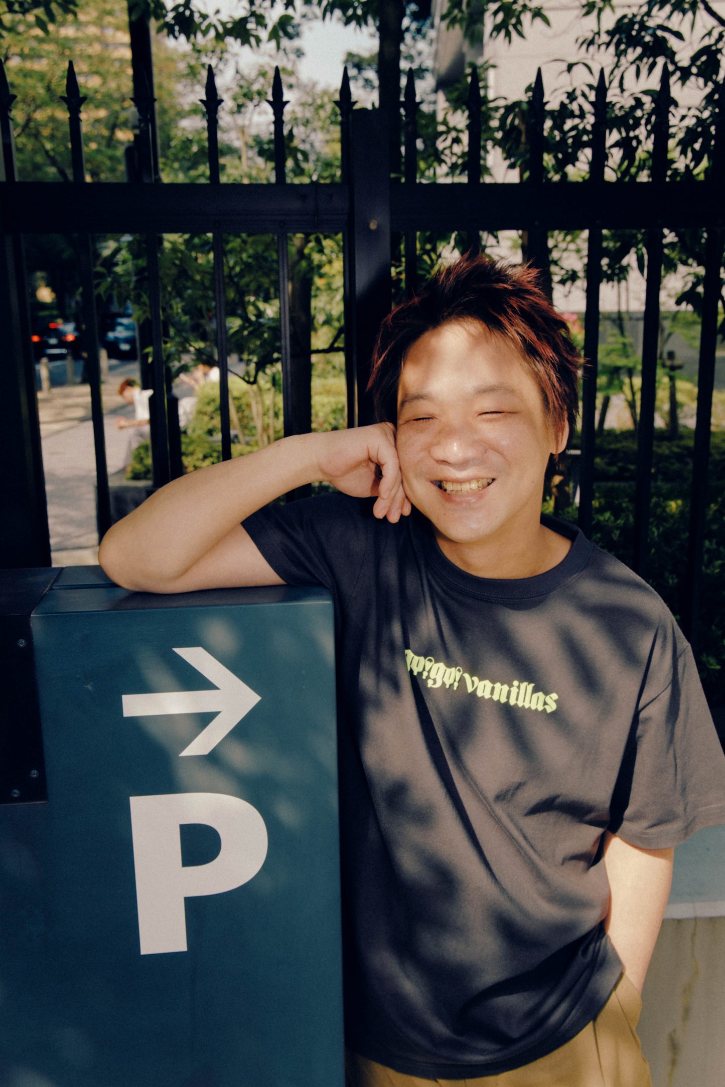 PUFF PRINT LOGO T-shirt Charcoal Black - Medium (JP Size) [go!go!vanillas]